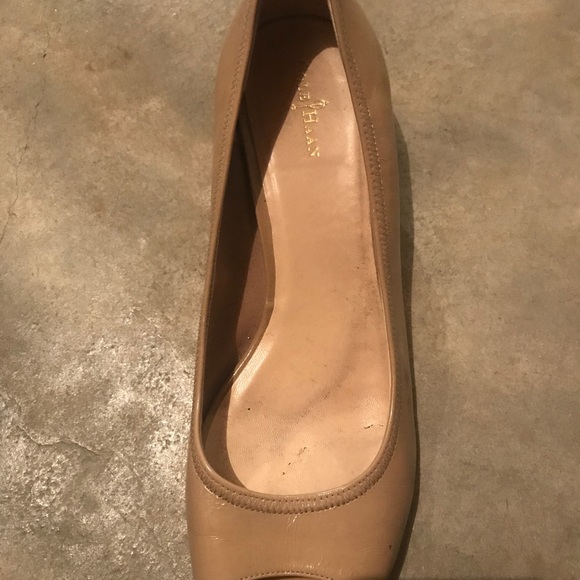 Cole Haan Beige Open Toe Shoes
Nike Air Technology - Picture 2 of 3